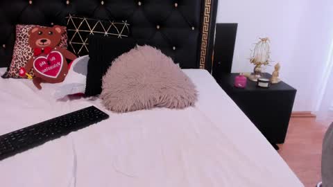 Snapshot of preciousailly chatting on 03.05.25 Ailyn online show from 03.05.25