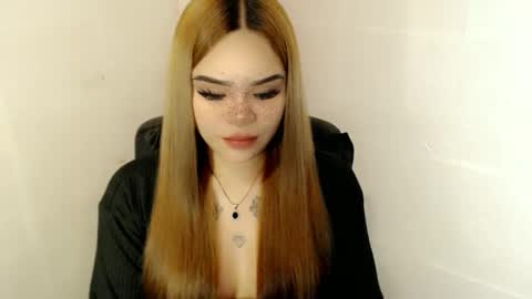 Snapshot of preciousangel69xxx chatting on 09.30.25 MAXXINE online show from 09.30.25