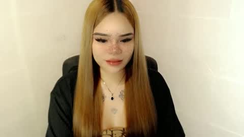 Snapshot of preciousangel69xxx chatting on 10.05.25 MAXXINE online show from 10.05.25