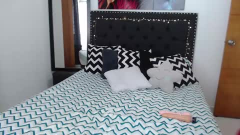 Snapshot of pregnant_love1 chatting on 02.07.25 ---- online show from 02.07.25