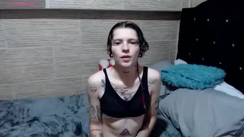 Snapshot of pretty_cristal22 chatting on 02.21.25 pretty_cristal22 online show from 02.21.25