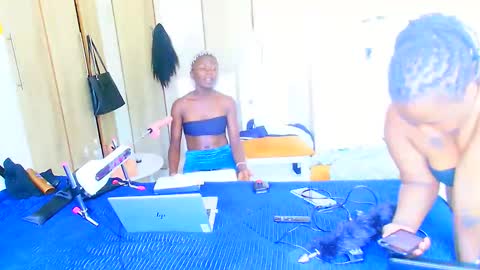 Snapshot of pretty_ebony_dolls chatting on 02.08.25 riri online show from 02.08.25