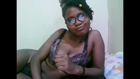 Snapshot of pretty_mellan chatting on 01.22.25 pretty_mellan online show from 01.22.25