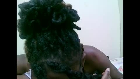 Snapshot of pretty_mellan chatting on 02.01.25 pretty_mellan online show from 02.01.25