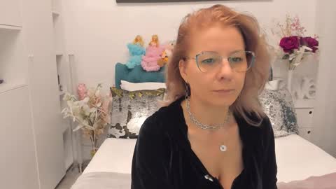 Snapshot of prettyblackeyes chatting on 02.28.25 wilma online show from 02.28.25