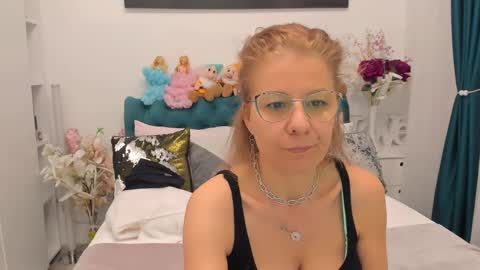 Snapshot of prettyblackeyes chatting on 03.12.25 wilma online show from 03.12.25