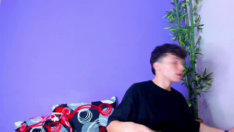 Snapshot of prettybunnies08 chatting on 01.11.25 Enzo Denis online show from 01.11.25