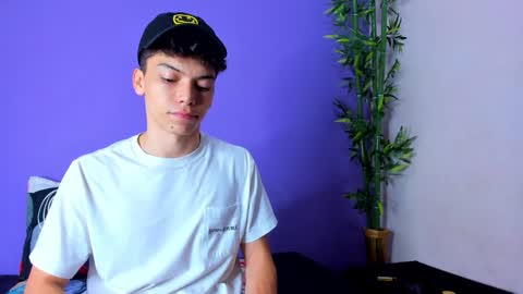 Snapshot of prettybunnies08 chatting on 01.15.25 Enzo Denis online show from 01.15.25