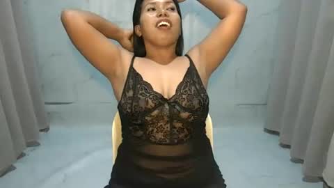 prettygirl_ynna online show from 11.19.25