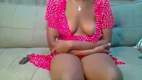 Snapshot of prettyqueen254 chatting on 02.11.25 pretty queen online show from 02.11.25