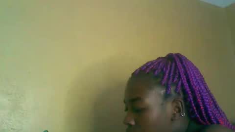 prettyzuzu online show from 11.28.25