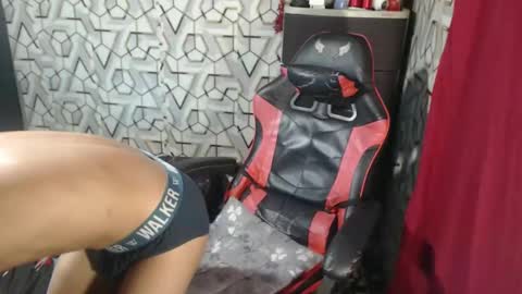 Snapshot of primohunterz chatting on 11.12.25 primohunterz online show from 11.12.25