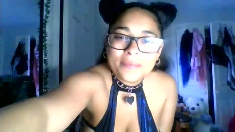 Snapshot of prissyymissyy chatting on 10.28.25 prissyymissyy online show from 10.28.25
