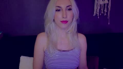 Snapshot of purevibrations chatting on 02.06.25 Isabelle online show from 02.06.25