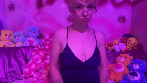 Snapshot of pvnkpixie chatting on 09.17.25 pvnkpixie online show from 09.17.25