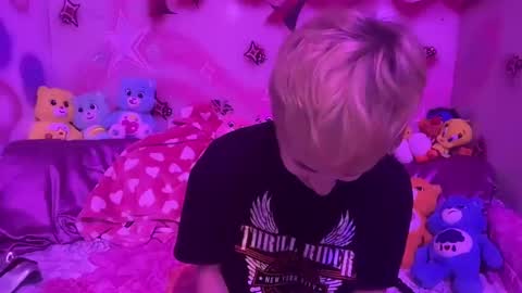 Snapshot of pvnkpixie chatting on 09.18.25 pvnkpixie online show from 09.18.25