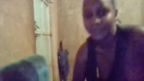 Snapshot of queen014 chatting on 11.09.25 queen014 online show from 11.09.25