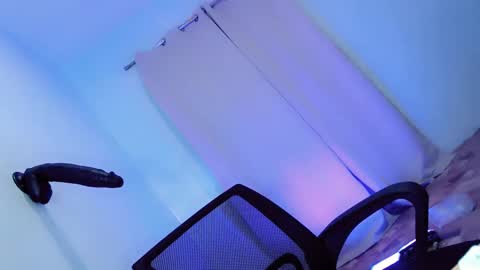 Snapshot of queen__anastasia chatting on 02.19.25 queen__anastasia online show from 02.19.25