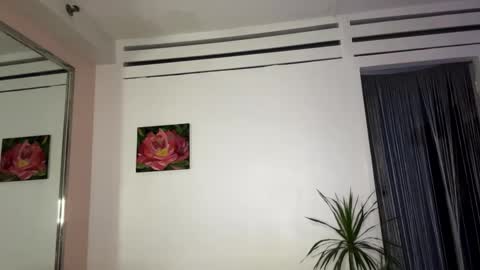 Snapshot of queen_chatur chatting on 02.19.25 Viktoria online show from 02.19.25