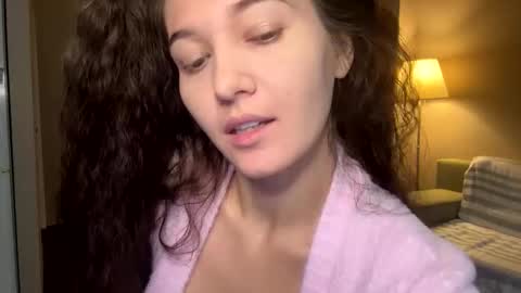 Snapshot of queen_chatur chatting on 10.16.25 Viktoria online show from 10.16.25