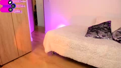 Snapshot of queen_liana chatting on 12.20.24 Liana online show from 12.20.24