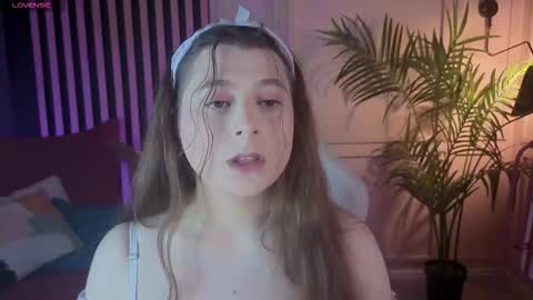 Snapshot of queen_michelle_ chatting on 09.29.25 Michelle online show from 09.29.25