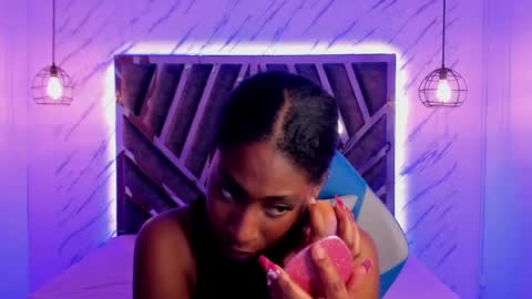Snapshot of queen_perla_ chatting on 12.18.24 online show from 12.18.24