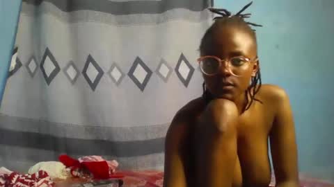 Snapshot of queenmerliz331240 chatting on 02.08.25 queenmerliz331240 online show from 02.08.25