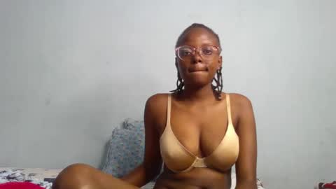 Snapshot of queenmerliz331240 chatting on 02.14.25 queenmerliz331240 online show from 02.14.25