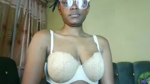 Snapshot of queenmerliz331240 chatting on 10.13.25 queenmerliz331240 online show from 10.13.25