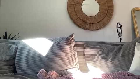 Quinnyelena online show from 11.22.25