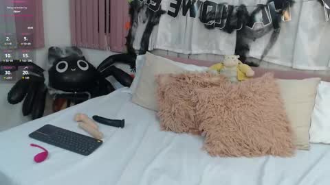 Snapshot of racheel_moore chatting on 10.18.25 rachel online show from 10.18.25