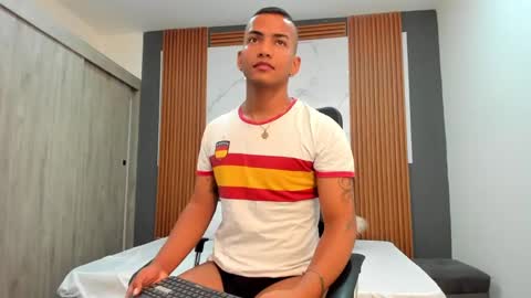 Snapshot of rafa_cruz chatting on 02.19.25 rafa_cruz online show from 02.19.25