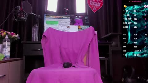 Laura online show from 12.27.24