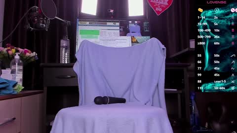 Laura online show from 01.02.25