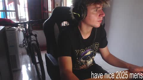 Snapshot of ramisexyloveyou chatting on 12.31.24 Ramiro online show from 12.31.24