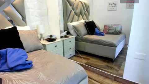 Raquel Moore  online show from 10.06.25