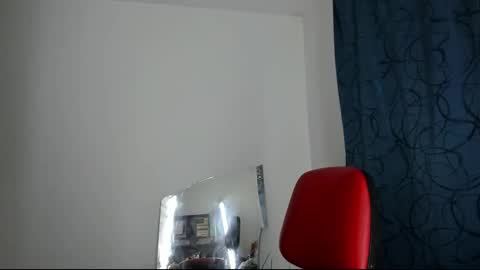 Snapshot of raven_rouge chatting on 01.07.25 gata online show from 01.07.25