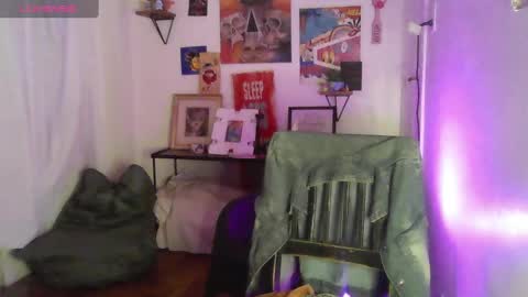 Snapshot of ravenandsin chatting on 12.31.24 Raven online show from 12.31.24