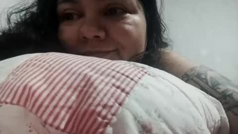 Snapshot of ravenayuu chatting on 11.10.25 ravenayuu online show from 11.10.25