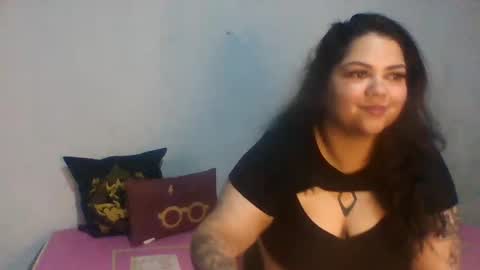 Snapshot of ravenayuu chatting on 11.15.25 ravenayuu online show from 11.15.25