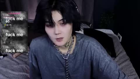 Snapshot of ravens_nest_ chatting on 10.08.25 Raven online show from 10.08.25
