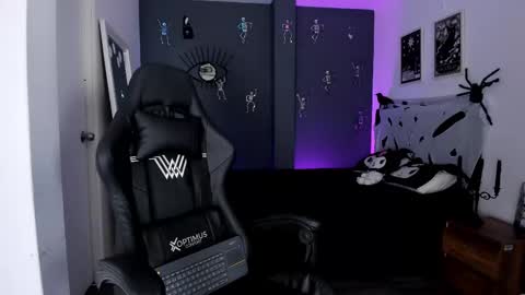 Raven Witch online show from 10.10.25