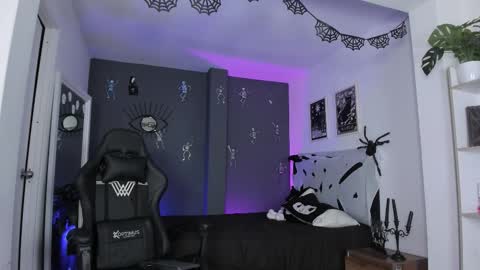 Raven Witch online show from 11.08.25