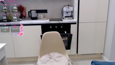 Snapshot of re_jeena chatting on 12.04.24 Hayley online show from 12.04.24