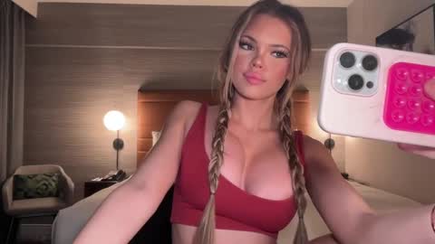 Snapshot of realjadebri chatting on 03.05.25 Jade online show from 03.05.25