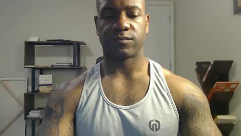 Snapshot of realreyblack chatting on 10.11.25 Rey online show from 10.11.25