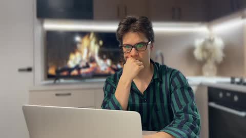 Snapshot of realsupermichael chatting on 02.16.25 AliceEve online show from 02.16.25