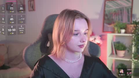Snapshot of red_queeen chatting on 12.16.24 QUEEN OF EVIL online show from 12.16.24