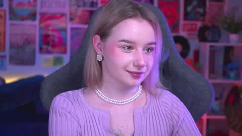 Snapshot of red_queeen chatting on 12.18.24 QUEEN OF EVIL online show from 12.18.24